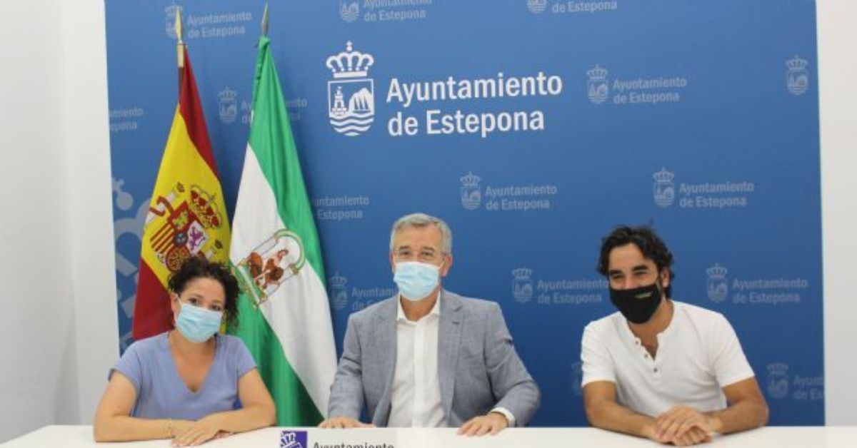 El guitarrista Daniel Casares y la cantaora Rocío Bazán ...